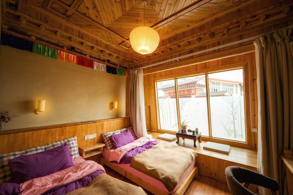 Huksum House Lägenhet Deqen Exteriör bild